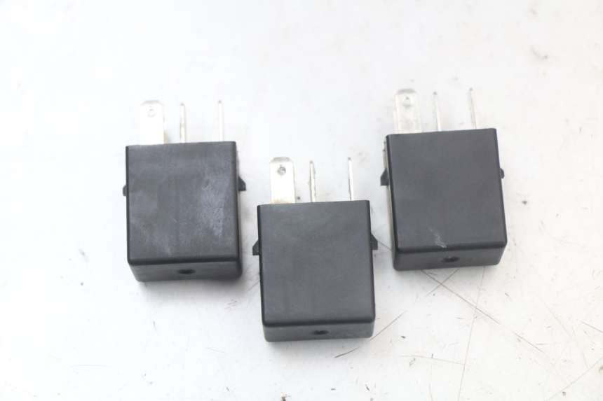 photo de RELE ROYAL ENFIELD CONTINENTAL GT 650 (2019 - 2024) - Otra perspectiva