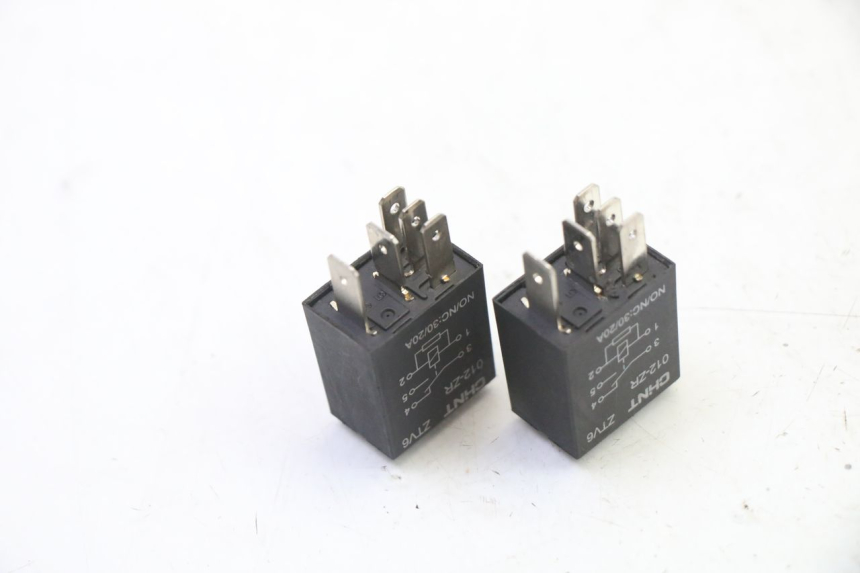 photo de RELE PEUGEOT STREETZONE I NAKED 2T 50 (2018 - 2020) - Otra perspectiva