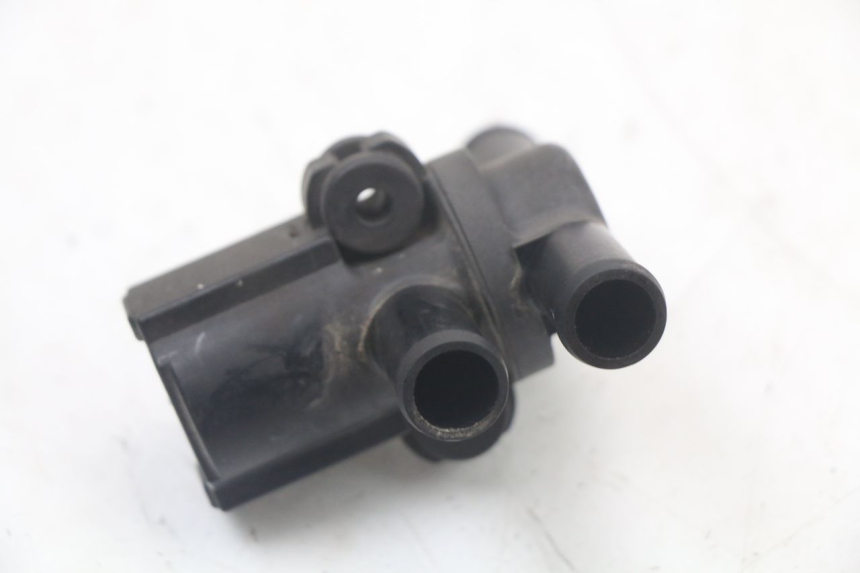 photo de RELE SUZUKI GSR 750 (2011 - 2017) - Primer plano técnico