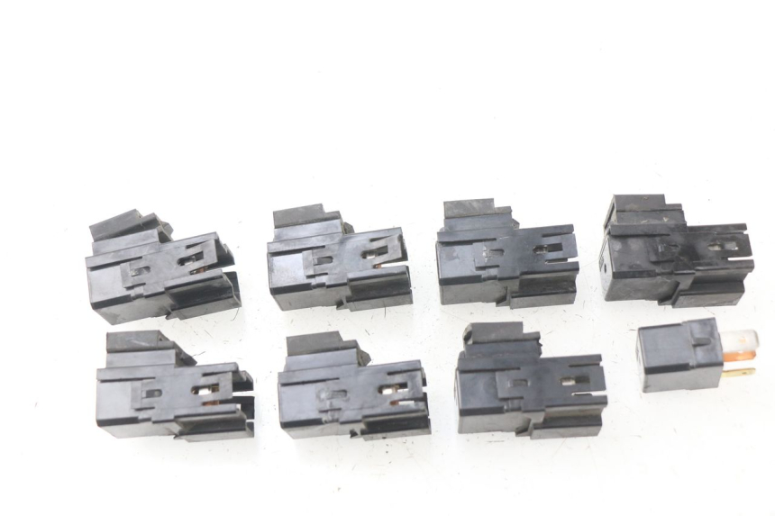 photo de RELÉ ELÉCTRICO YAMAHA TDM ABS 900 (2002 - 2014) - Primer plano técnico