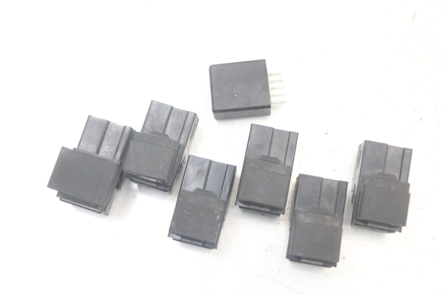 photo de RELÉ ELÉCTRICO YAMAHA TDM ABS 900 (2002 - 2014) - Detalles de los puntos de fijación