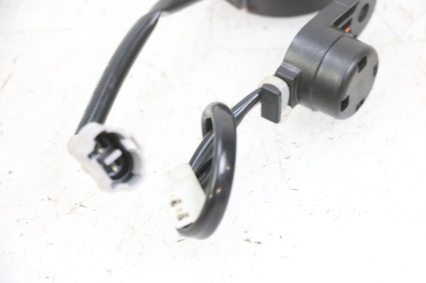 photo de RELE YAMAHA TRICITY 300 (2020 - 2024) - Primer plano técnico