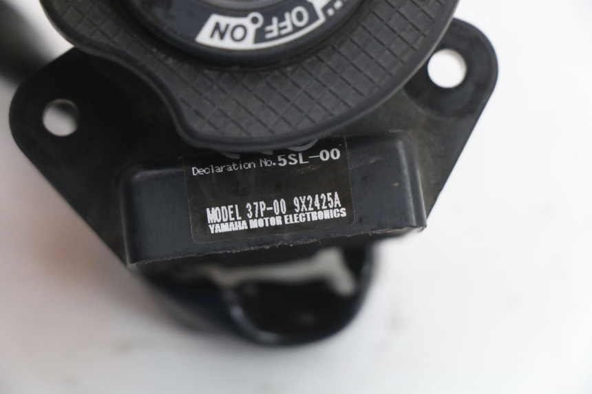 photo de RELÉ ELÉCTRICO YAMAHA X-MAX XMAX 125 (2010 - 2013) - Primer plano técnico