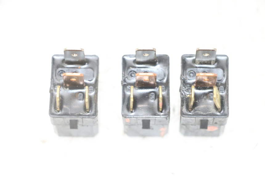 photo de RELé ELéCTRICO YAMAHA XMAX X-MAX 125 (2006 - 2009) - Otra perspectiva