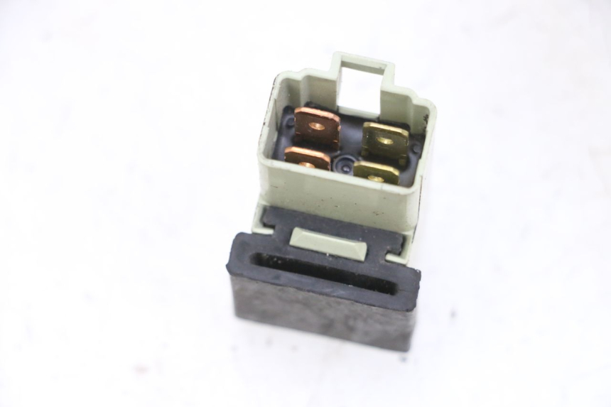 photo de RELÉ ELÉCTRICO YAMAHA X-MAX XMAX 125 (2010 - 2013) - Primer plano técnico