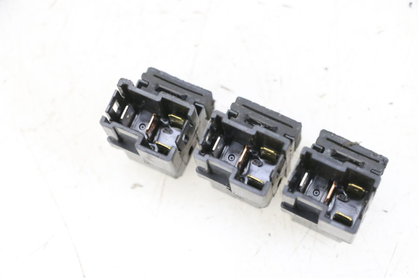 photo de RELé ELéCTRICO YAMAHA XMAX X-MAX 125 (2006 - 2009) - Primer plano técnico