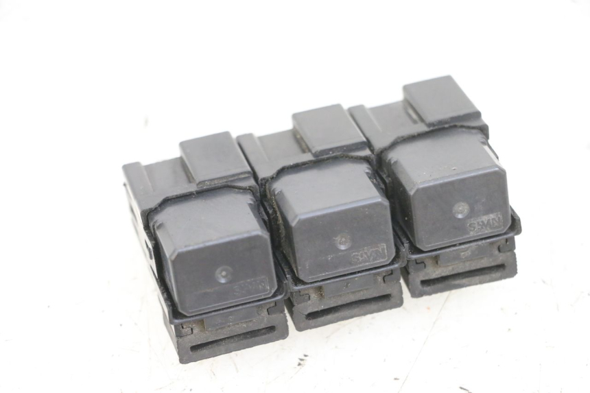 photo de RELé ELéCTRICO YAMAHA XMAX X-MAX 125 (2006 - 2009) - Otra perspectiva