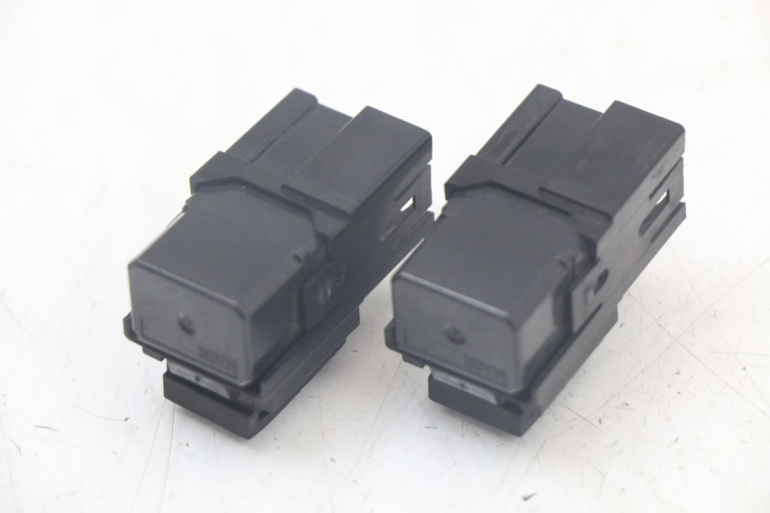 photo de RELÉ ELÉCTRICO YAMAHA XT X 660 (2004 - 2016) - Primer plano técnico