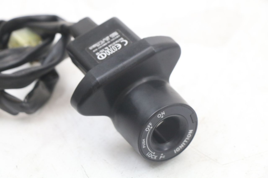 photo de RELE YAMAHA FZ1 FAZER 1000 (2007 - 2009) - Otra perspectiva