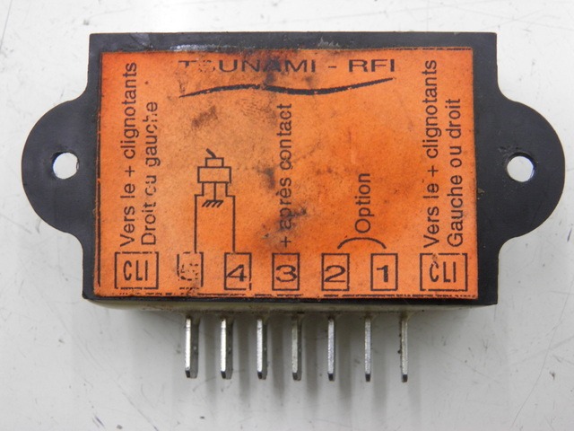 photo de RELÉ ELÉCTRICO YAMAHA FZS FAZER 600 (1998 - 2001) - Detalle de la pieza