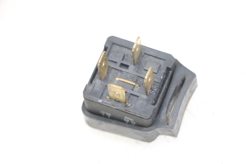 photo de RELÉ ELÉCTRICO YAMAHA YP MAJESTY 125 (2007 - 2010) - Zoom estado de uso