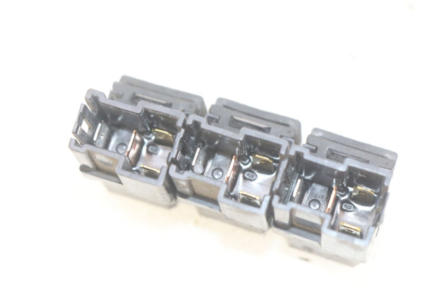 photo de RELÉ ELÉCTRICO YAMAHA YP MAJESTY 400 (2004 - 2008) - Otra perspectiva