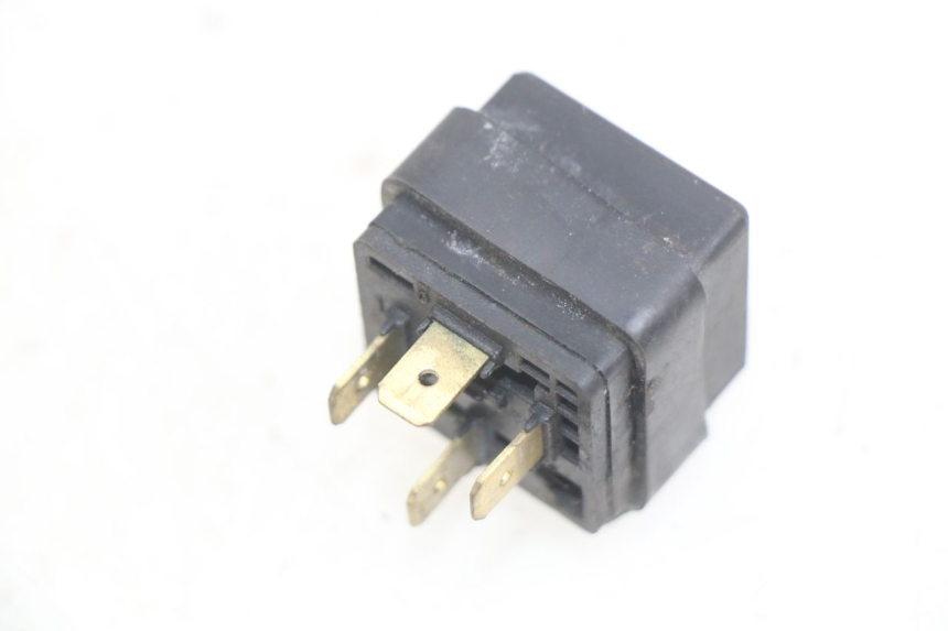 photo de RELÉ ELÉCTRICO YAMAHA YP MAJESTY 125 (1998 - 2001) - Detalle de la pieza