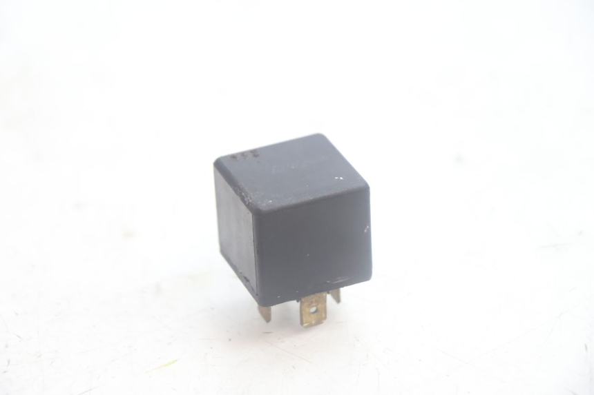 photo de RELÉ ELÉCTRICO YAMAHA YP MAJESTY 125 (2002 - 2006) - Detalle de la pieza