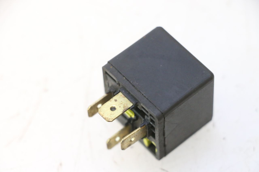 photo de RELÉ ELÉCTRICO YAMAHA YP MAJESTY 125 (1998 - 2001) - Detalle de la pieza