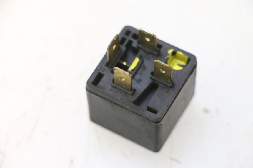 photo de RELÉ ELÉCTRICO YAMAHA YP MAJESTY 125 (1998 - 2001) - Otra perspectiva