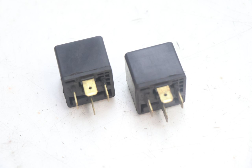photo de RELÉ ELÉCTRICO YAMAHA YP MAJESTY 125 (2002 - 2006) - Detalle de la pieza