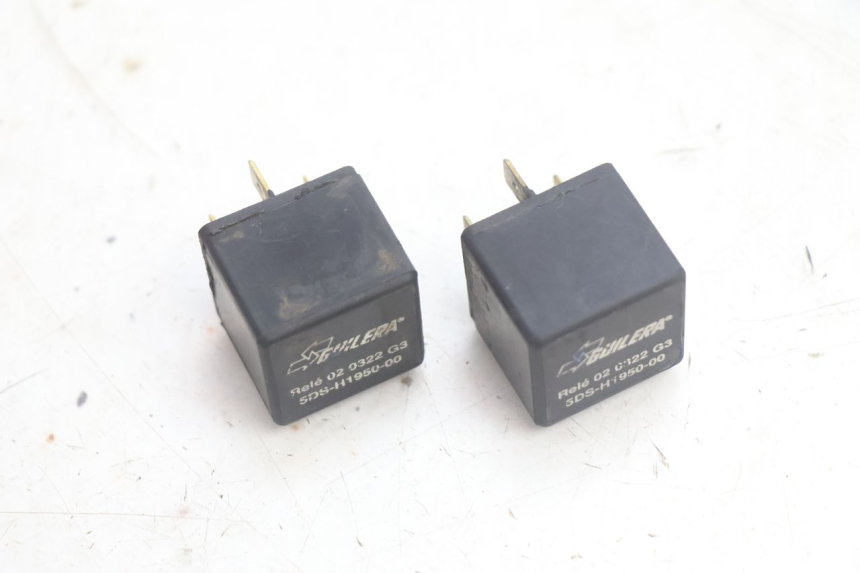 photo de RELÉ ELÉCTRICO YAMAHA YP MAJESTY 125 (2002 - 2006) - Otra perspectiva