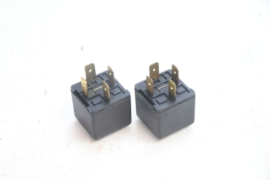 photo de RELÉ ELÉCTRICO YAMAHA YP MAJESTY 125 (2002 - 2006) - Otra perspectiva