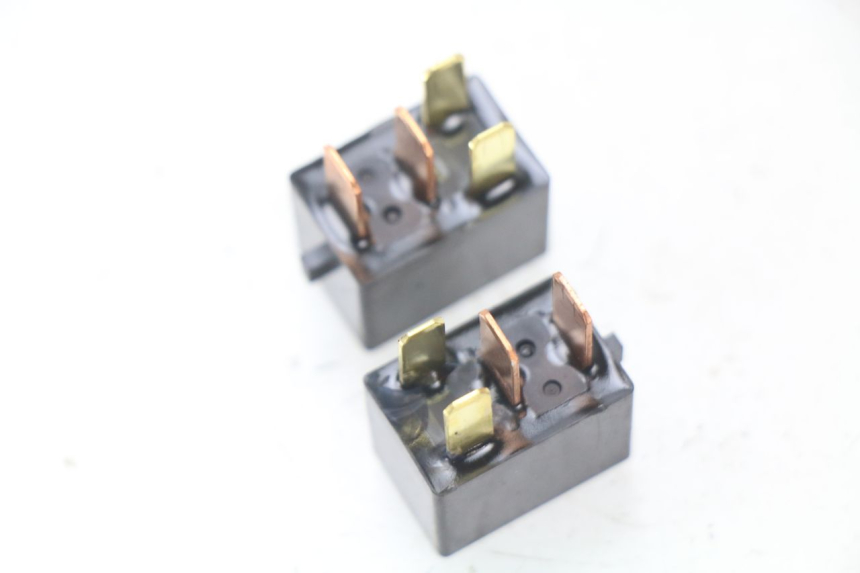 photo de RELÉ ELÉCTRICO UNIVERSAL BIKE ZN50QT-11B 50 (2018 - 2021) - Zoom estado de uso