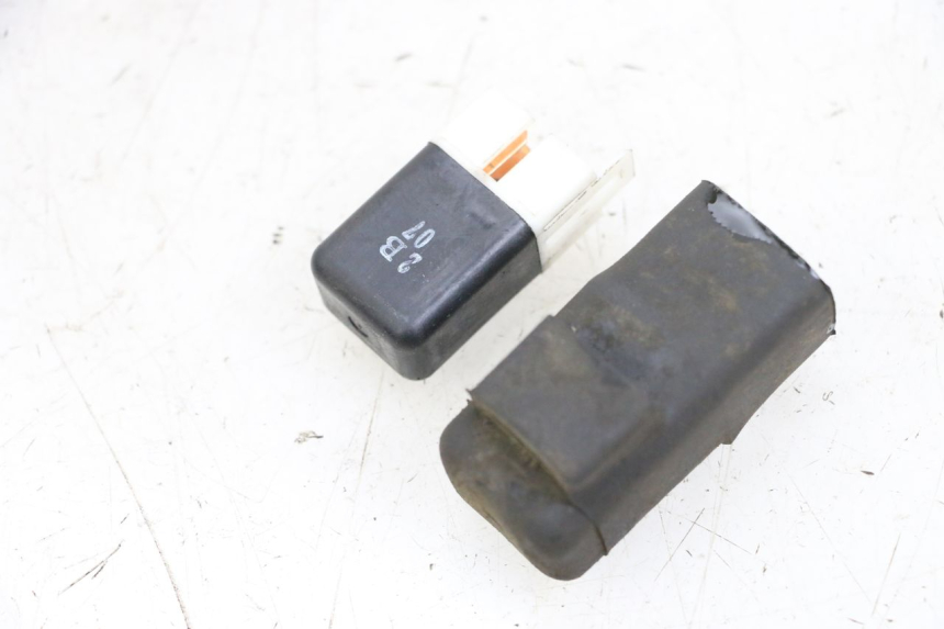 photo de RELE KAWASAKI ZR 7 750 (1999 - 2004) - Detalle de la pieza