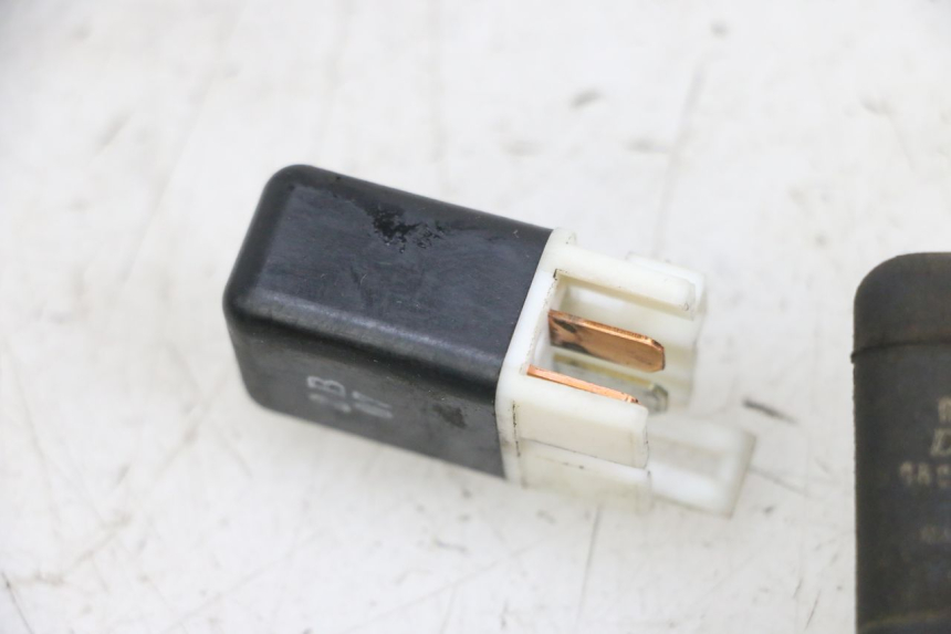 photo de RELE KAWASAKI ZR 7 750 (1999 - 2004) - Primer plano técnico