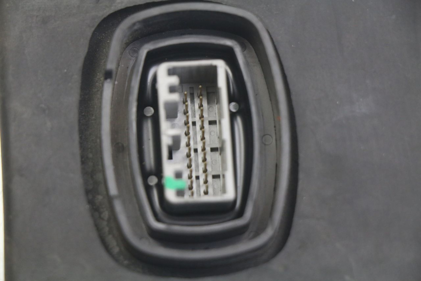 photo de RELE DE FARO HONDA FORZA 125 (2015 - 2016) - Otra perspectiva