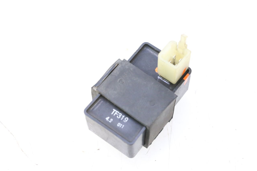 photo de RELE FARO HONDA ST PAN EUROPEAN 1100 (1990 - 2002) - Primer plano técnico