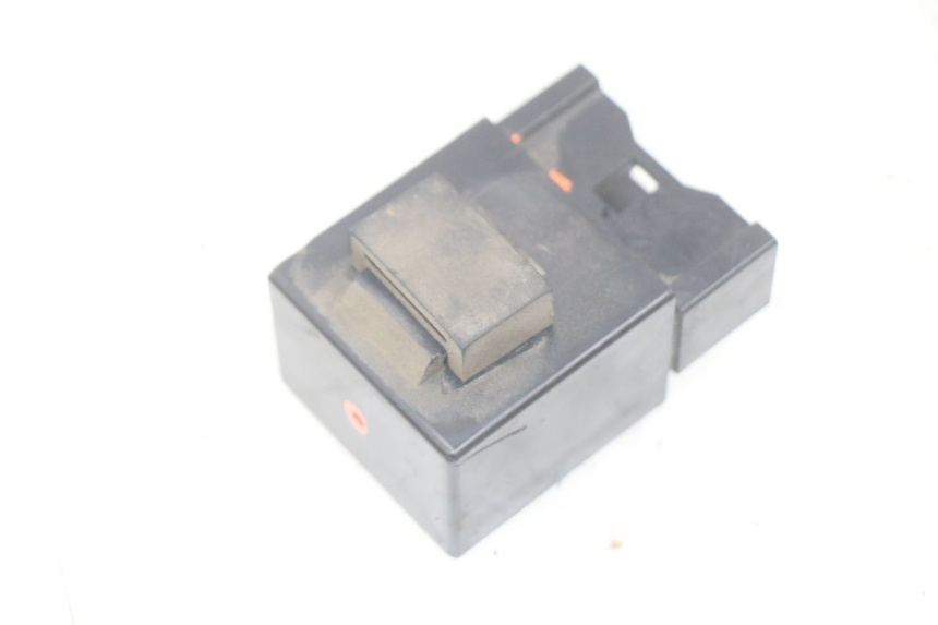 photo de RELÉ BOMBA COMBUSTIBLE YAMAHA FJR ABS 1300 (2006 - 2012) - Primer plano técnico