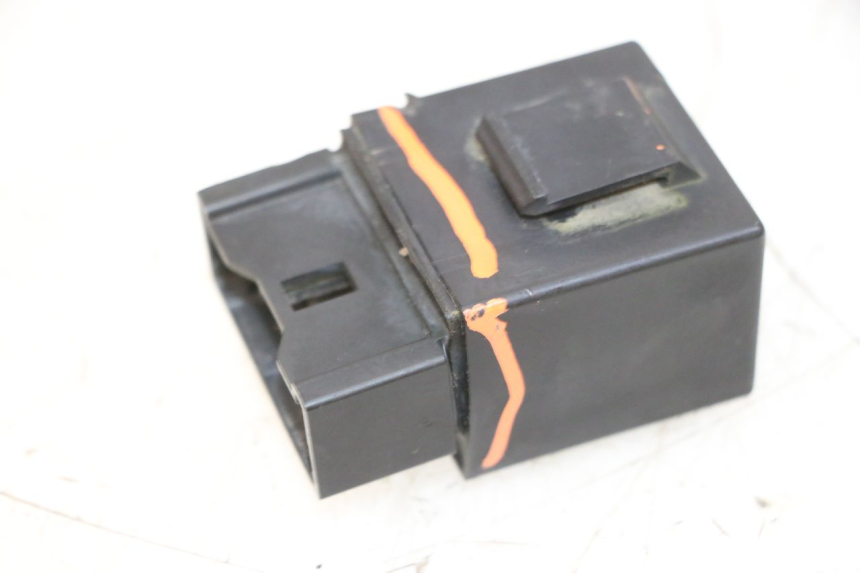 photo de RELÉ BOMBA COMBUSTIBLE YAMAHA FZ6 N FAZER 600 (2004 - 2006) - Detalle de la pieza