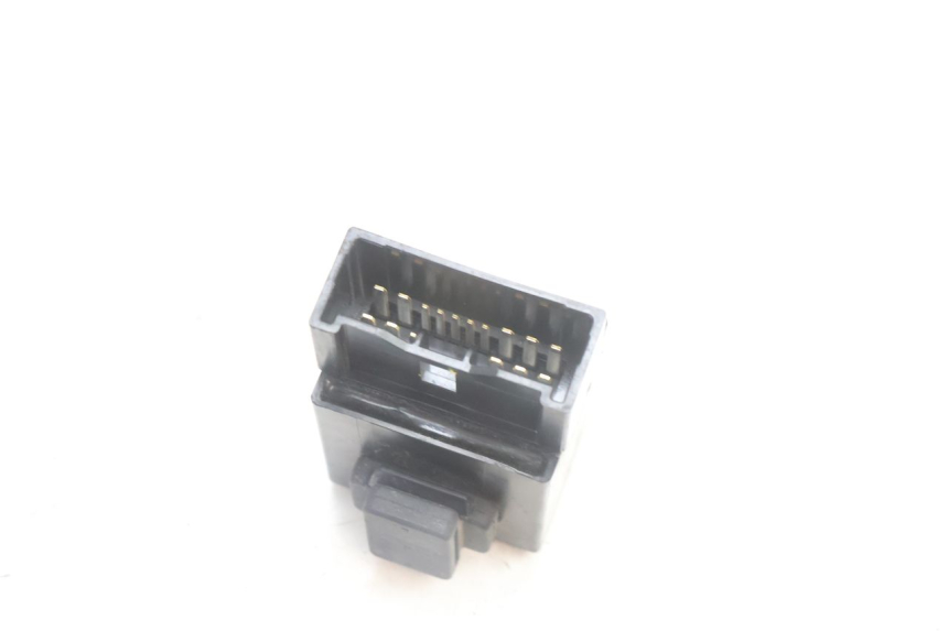 photo de RELÉ BOMBA COMBUSTIBLE YAMAHA FZ8 800 (2010 - 2016) - Primer plano técnico