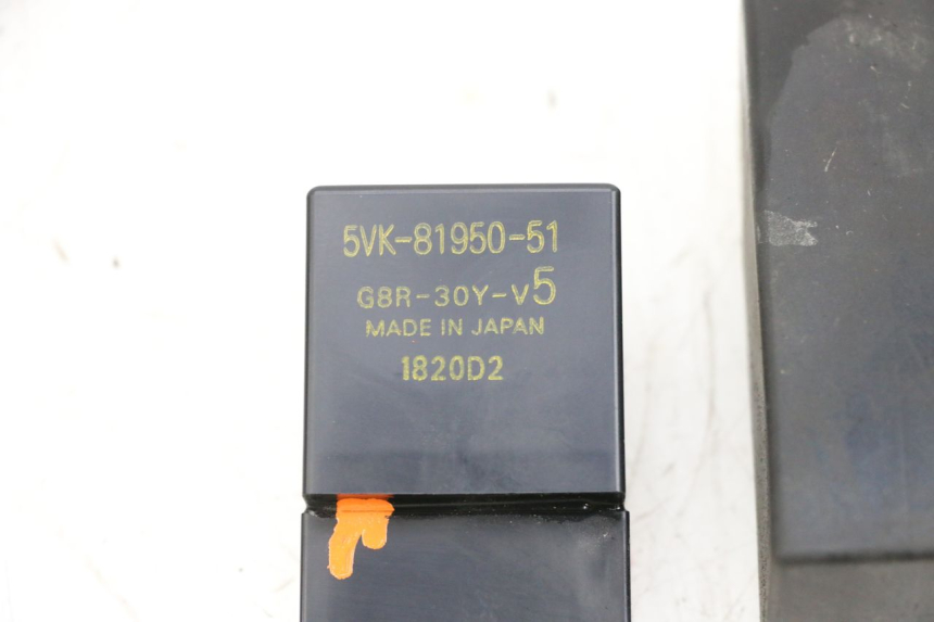 photo de RELÉ BOMBA COMBUSTIBLE YAMAHA MT-07 MT07 ABS 700 (2018 - 2020) - Primer plano técnico