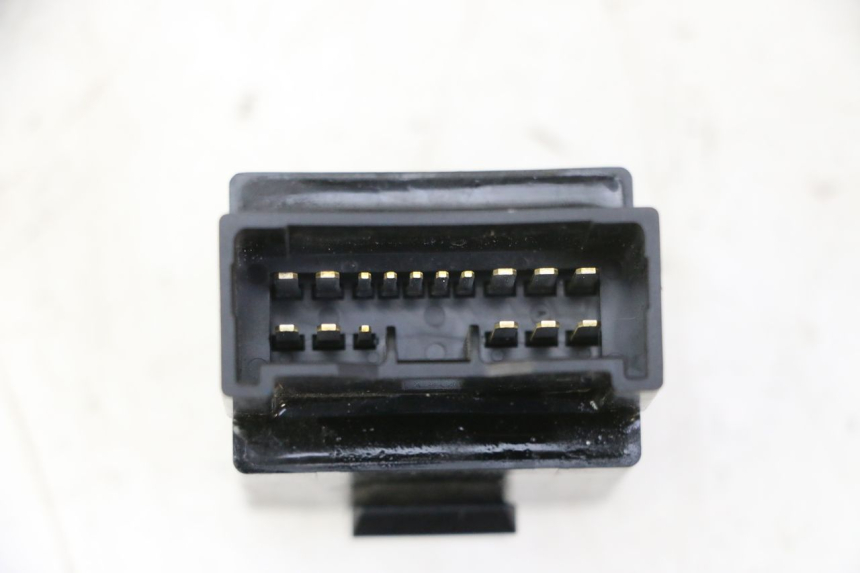 photo de RELÉ BOMBA COMBUSTIBLE YAMAHA MT-07 MT07 700 (2018 - 2020) - Zoom estado de uso