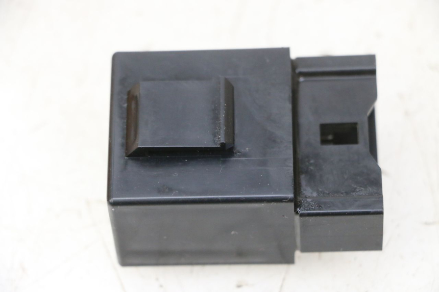 photo de RELÉ BOMBA COMBUSTIBLE YAMAHA MT-07 MT07 700 (2018 - 2020) - Otra perspectiva