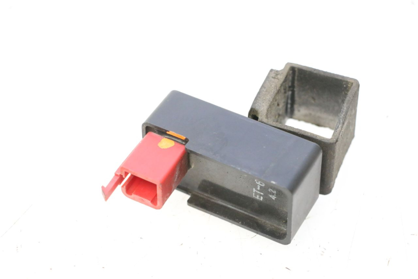 photo de RELÉ BOMBA COMBUSTIBLE HONDA ST PAN EUROPEAN 1100 (1990 - 2002) - Zoom estado de uso