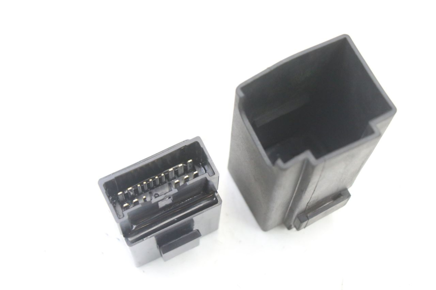 photo de RELÉ BOMBA COMBUSTIBLE YAMAHA TRACER 7 700 (2020 - 2024) - Primer plano técnico