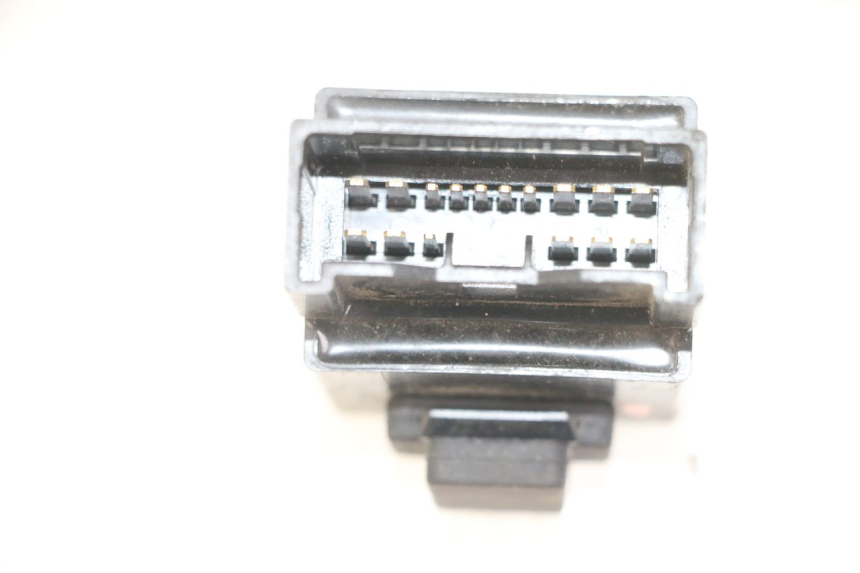 photo de RELÉ BOMBA COMBUSTIBLE YAMAHA XJ6 ABS 600 (2008 - 2016) - Detalle de la pieza