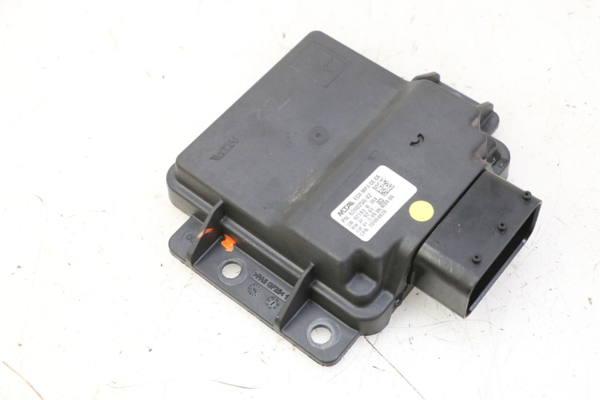 photo de ROLL LOCK RELE PIAGGIO MP3 HPE 310 (2024 - 2025) - Primer plano técnico