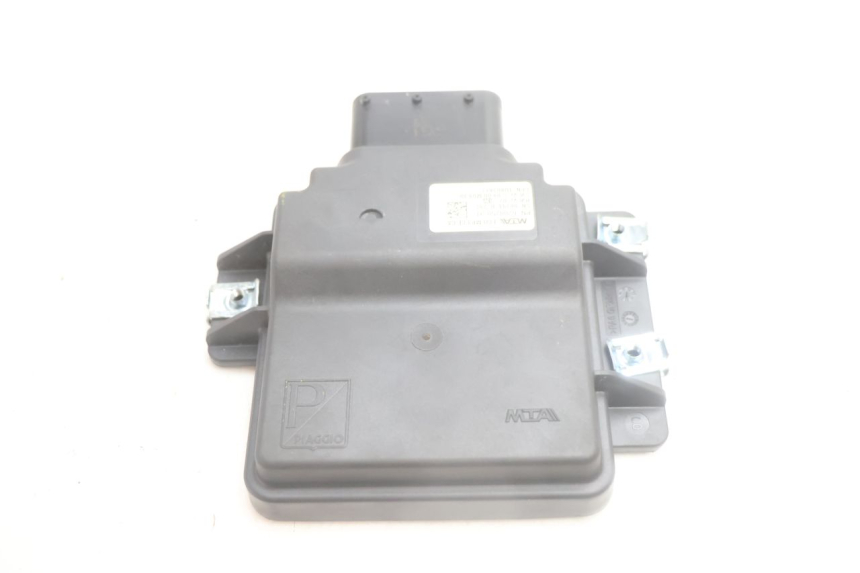 photo de ROLL LOCK RELE PIAGGIO MP3 HPE 530 (2022 - 2026) - Otra perspectiva