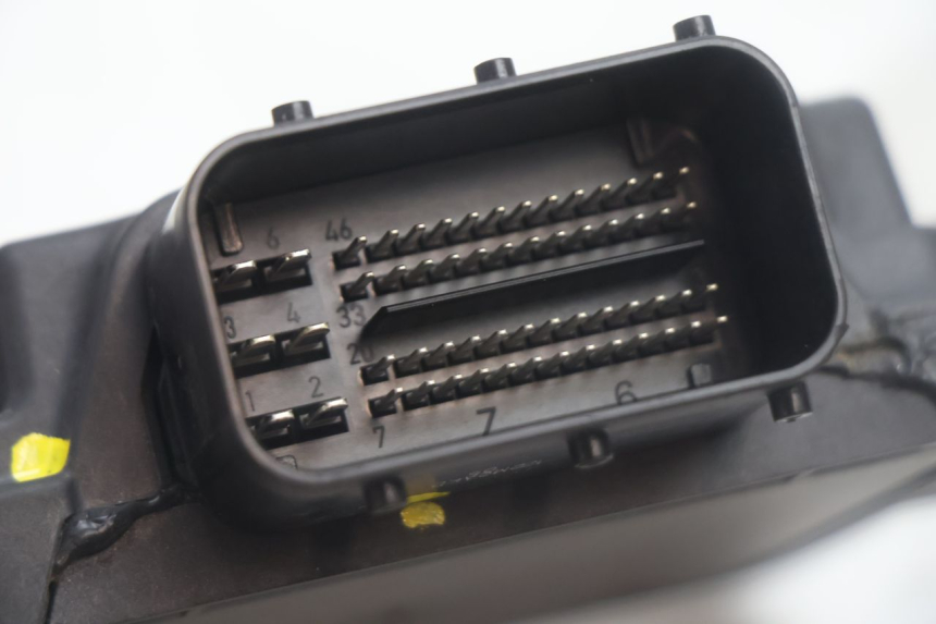 photo de ROLL LOCK RELE PIAGGIO MP3 HPE 530 (2022 - 2026) - Primer plano técnico