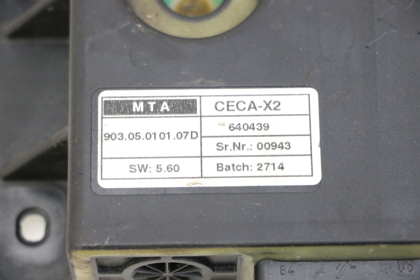 photo de RELE DE BLOQUEO DE RUEDA PIAGGIO MP3 500 (2014 - 2017) - Detalles de los puntos de fijación