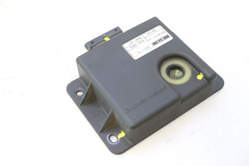 photo de ROLL LOCK RELE PIAGGIO MP3 500 (2016 - 2018) - Detalles de los puntos de fijación