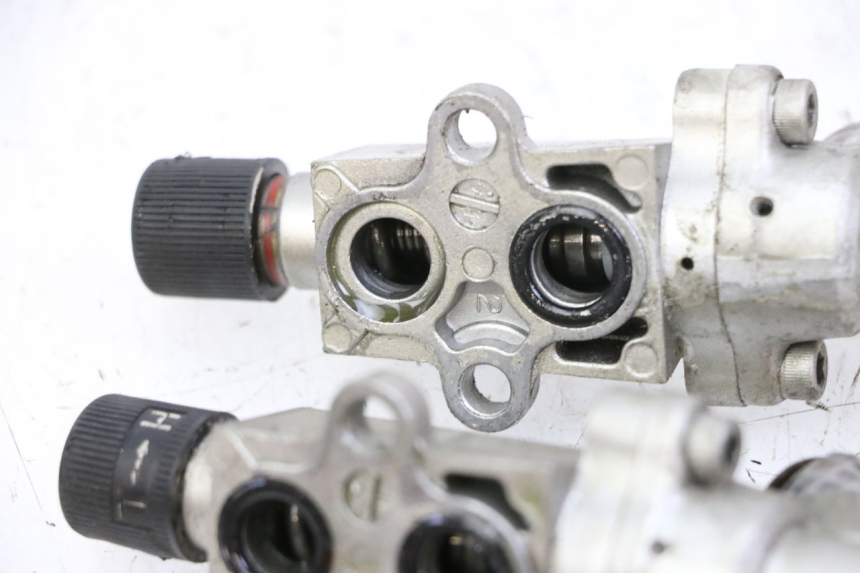 photo de REPARTIDOR FRENO YAMAHA FJ 36Y 1100 (1984 - 1985) - Otra perspectiva