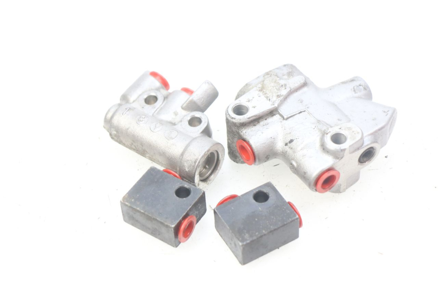 photo de DISTRIBUIDOR DE FRENO YAMAHA FJR ABS 1300 (2006 - 2012) - Otra perspectiva