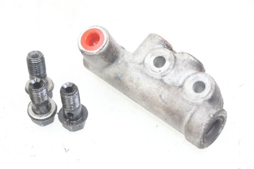 photo de DISTRIBUIDOR DE FRENO SYM GTS EFI 125 (2012 - 2016) - Otra perspectiva