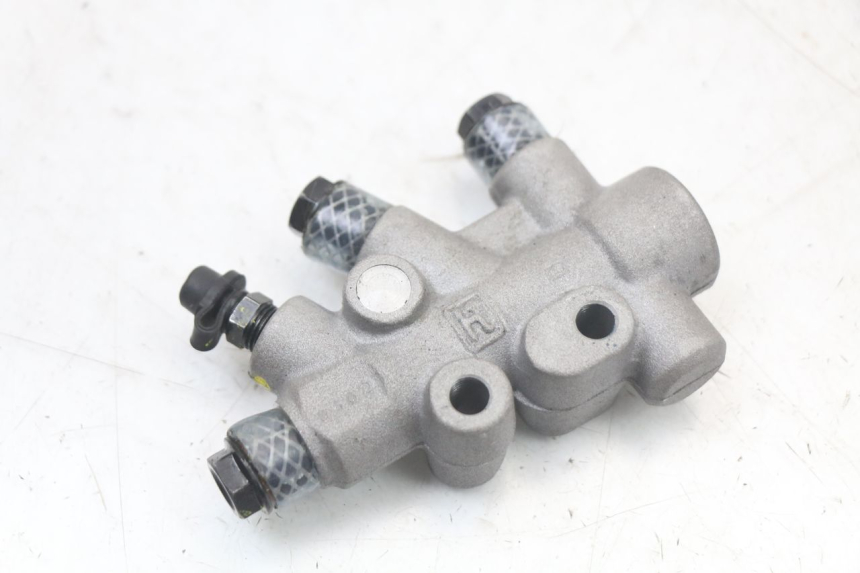 photo de REPARTIDOR FRENO PIAGGIO MP3 HPE 350 (2018 - 2020) - Detalles de los puntos de fijación