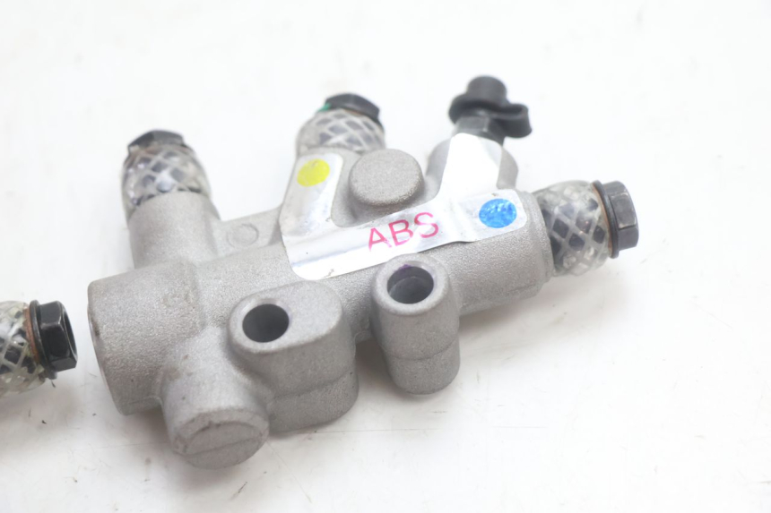photo de REPARTIDOR FRENO PIAGGIO MP3 HPE 530 (2022 - 2026) - Primer plano técnico