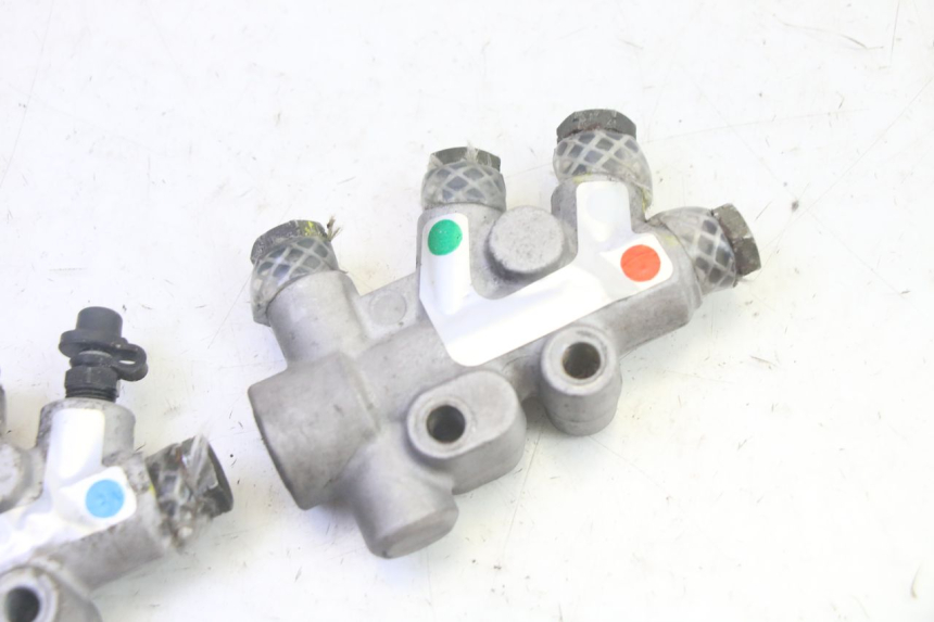 photo de DISTRIBUIDOR DE FRENO PIAGGIO MP3 RL 250 (2006 - 2010) - Otra perspectiva