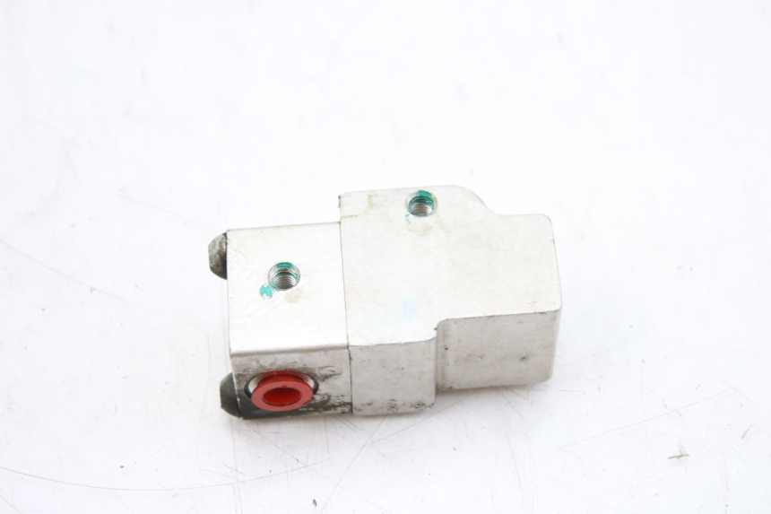 photo de DISTRIBUIDOR DE FRENO PEUGEOT TWEET 125 (2010 - 2017) - Zoom estado de uso