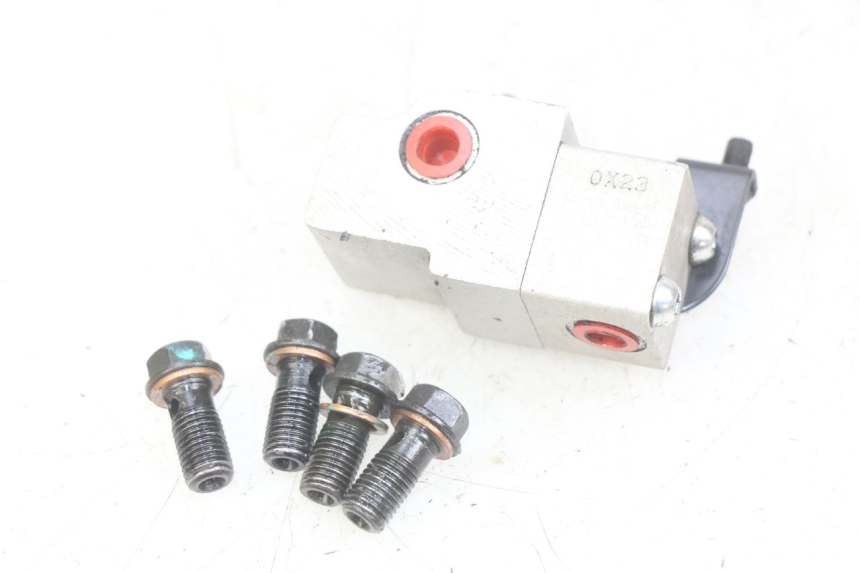 photo de DISTRIBUIDOR DE FRENO PEUGEOT TWEET 125 (2018 - 2021) - Otra perspectiva